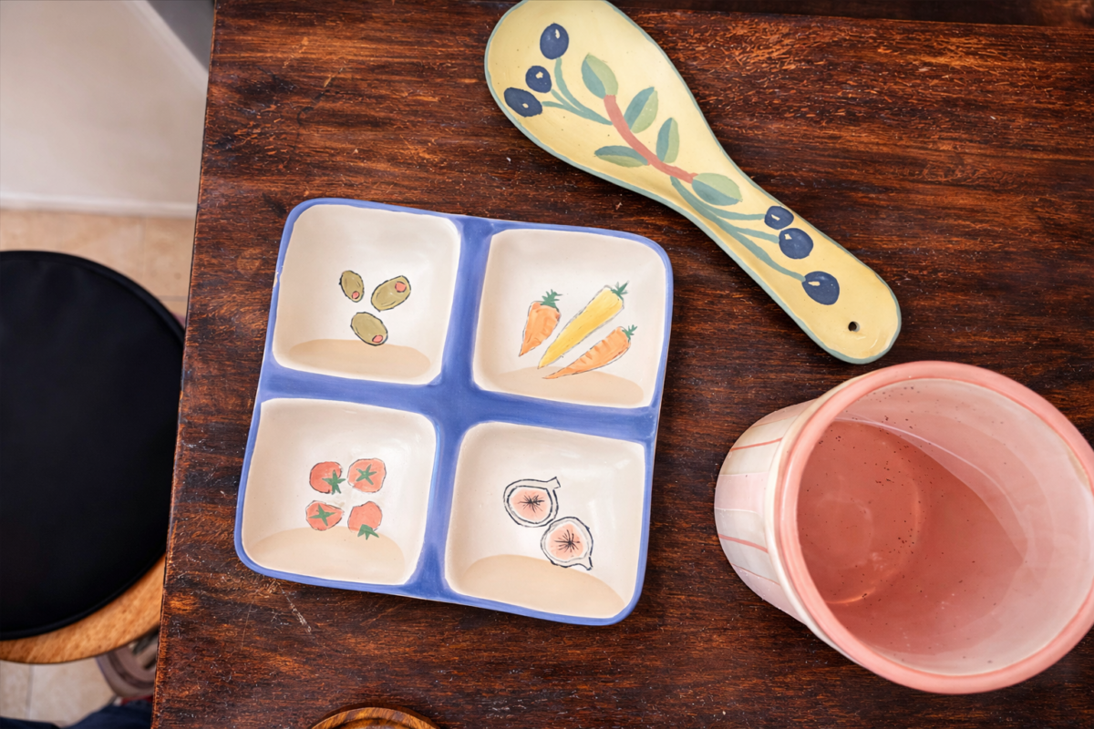 pintar ceràmica a Barcelona en un taller creatiu