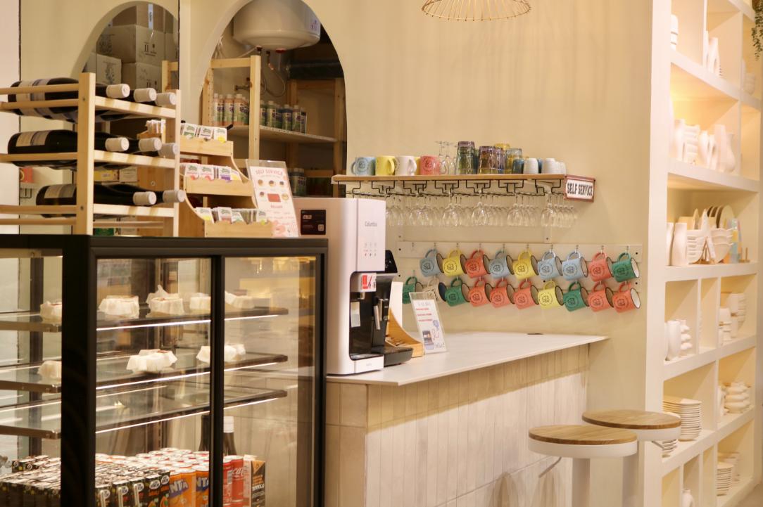 Peces ceràmica taller Born Barcelona